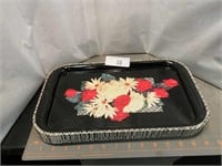 8 vintage trays, excellent condition