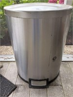 HANDS FREE STAINLESS TRASH CAN