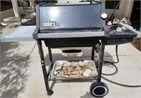 B - WEBER CHARCOAL GRILL (Y5)