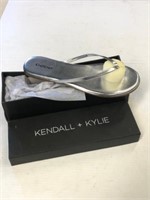 Kendal + Kykie Slides - Size 10 M