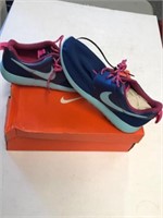 Nike Youth Shoes - Size 5 Y