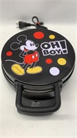 Mickey Mouse oh boy waffle maker working