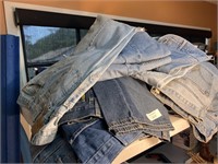 Approx. 40+ Pairs Jeans