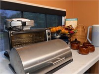 Assorted Kitchenware & Appliances