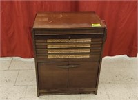 Antique Record Player - Doesn't work. 26"x18"x32"
