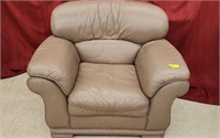 Leather Chair - 40"x35"x30". Good Condition!
