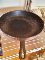 12.5IN #10 CAST IRON PAN