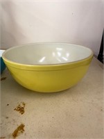 Vintage Pyrex bowl set very nice condition
