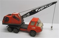 Tonka metal and plastic crane. Measures 10" long.