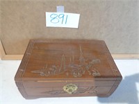 Jewelry Box carved in Orient, footed