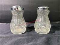 Clear MCM Moon & Stars Cheese Shakers
