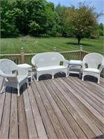 5pc Wicker set 2 chairs 2 tables and loveseat
