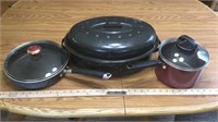 ENAMELWARE ROASTING PAN AND OTHER POT AND PAN