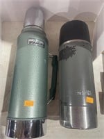 2 thermos’s