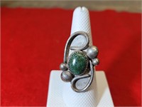 Vintage Ring w/ Green Stone size 8
