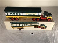 Hess Truck: 1975 – Box Trailer With Oil Cans