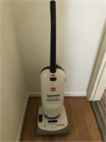 Hoover Vacuum Cleaner w/ Removable Tool Rack