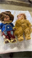 Wizard of oz dolls lion and scarecrow