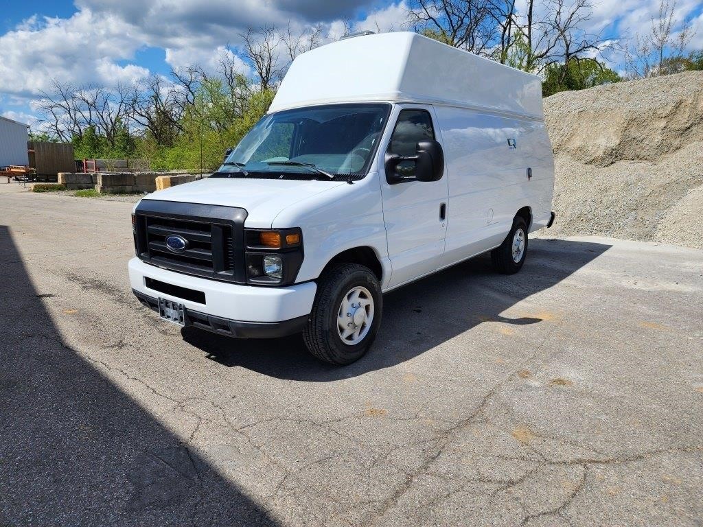 2009 Ford E-350 High Top Commercial Van, Automatic