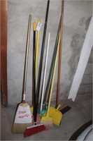 Brooms, mops, dust pans