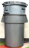Rubbermaid Brute 44-Gallon Trash Can with Lid