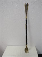 VINTAGE SHOEHORN BACK SCRATCHER WITH HANG CHAIN