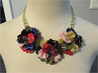 CHUNKY COLORFUL POPPY TYPE FLOWER NECKLACE