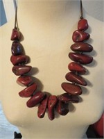 VERY NICE AMBER STONE LOOK NECKLACE