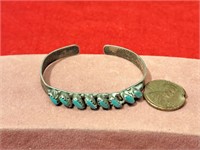 Small Silver Tone Bracelet w/Turquoise like Stones