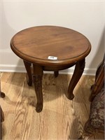 BEAUTIFUL SOLID WOOD END TABLE