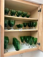 GREEN VINTAGE GLASSES SET