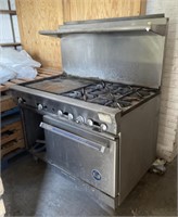 (5th) US Range Stove, Grill, And Oven
Appr 4x2.5