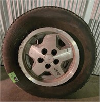 (5th) JEEP 16.25" Wheel With Goodyer All Winter