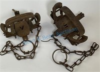 One pair of vintage traps with chains.