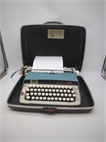Vintage SCM Smith-Corina Classic 12 Typewriter
