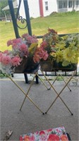 2 Foldable Trays w/ Flowers