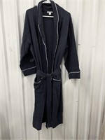 SIZE MEDIUM/LARGE AMAZON ESSENTIALS MENS ROBE