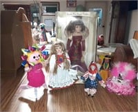 6 Collectible dolls some Foreign