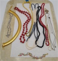 Pearl necklace & costume jewelry necklaces