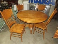 SOLID OAK PEDESTAL TABLE WITH 4 PRESS BACK CHAIRS