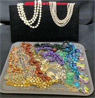 Costume jewelry lot includes primarily