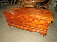 CEDAR LIFT TOP BLANKET CHEST WITH TRAY ON ROLLERS