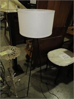 MID CENTURY STYLE  FLOOR LAMP WITH SHADE