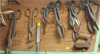 CONTENTS ON WALL incl TIN SNIPS