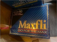 Golf ball lot of 12 new MaxFli balls CD-90