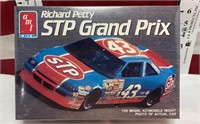 AMT ERTL Richard Petty STP Grand Prix Model Kit