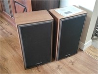 Realistic Nova-15 Oiled Walnut Speakers