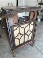 Vintage Midwest Radio in Cabinet