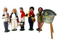 5 Byers Choice Carolers Figures