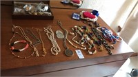 Jewelry lot and assorted loose pieces